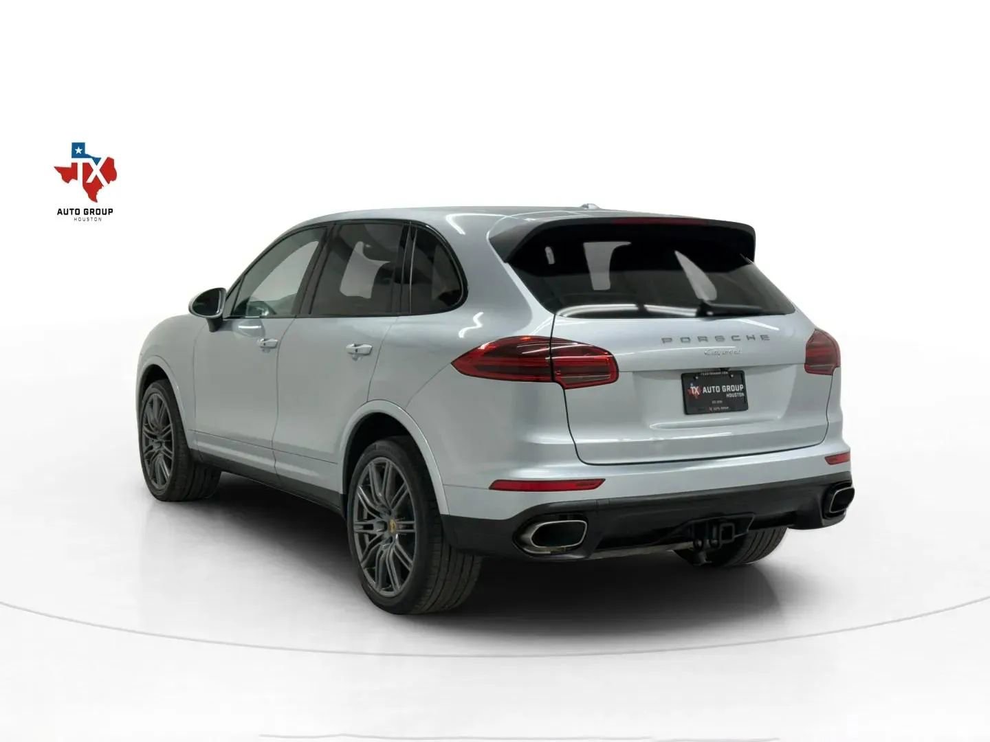 Used 2018 Porsche Cayenne Platinum Edition image 5