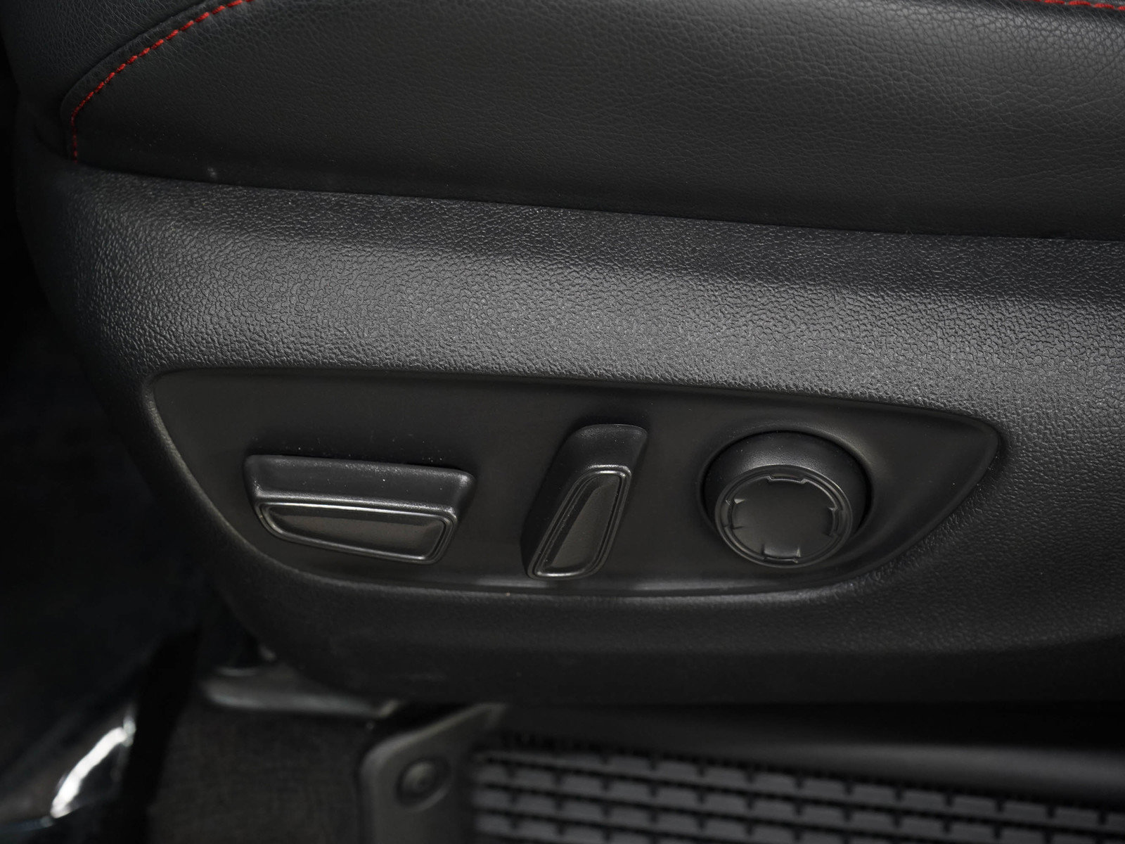 Used 2025 Toyota Sienna XSE AWD/4WD image 24