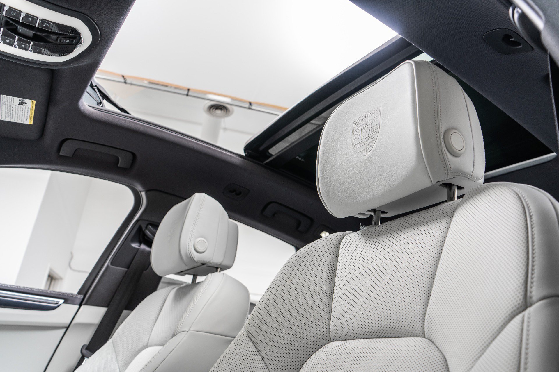 Used 2026 Porsche Macan AWD/4WD image 18