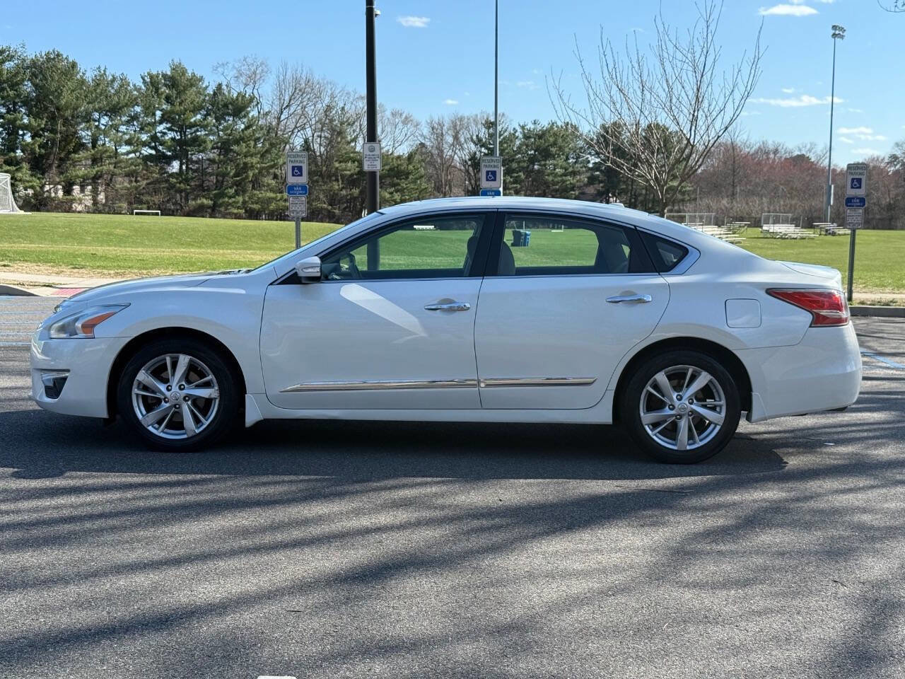 Used 2015 Nissan Altima 2.5 SV w/ Convenience Package image 10