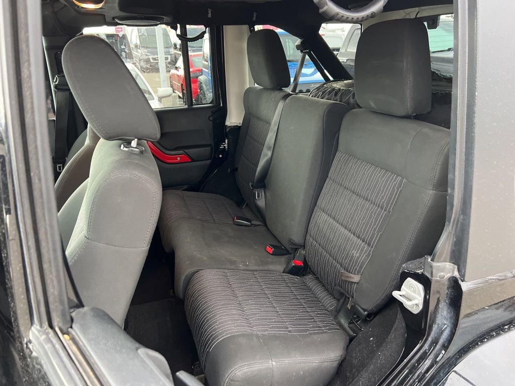 Used 2012 Jeep Wrangler Unlimited Sahara w/ Connectivity Group image 10