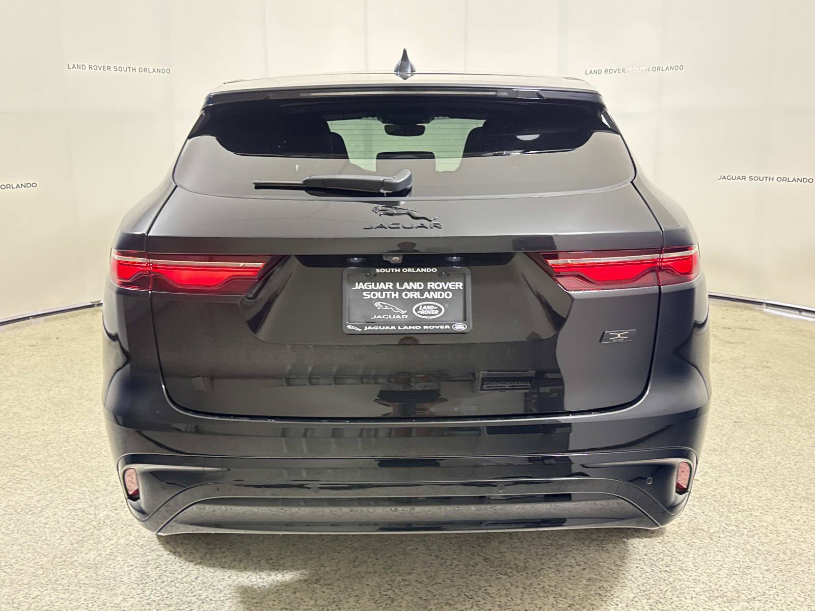Certified 2026 Jaguar F-PACE R-Dynamic S AWD/4WD image 4