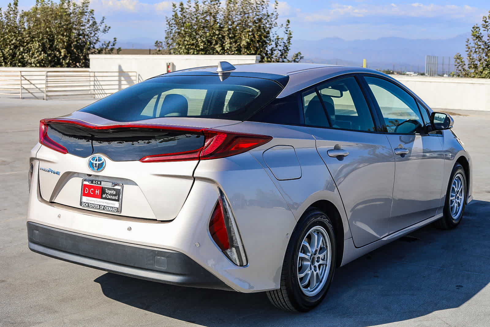 Certified 2017 Toyota Prius Prime Advanced w/ Carpet Mat Package FWD image 5