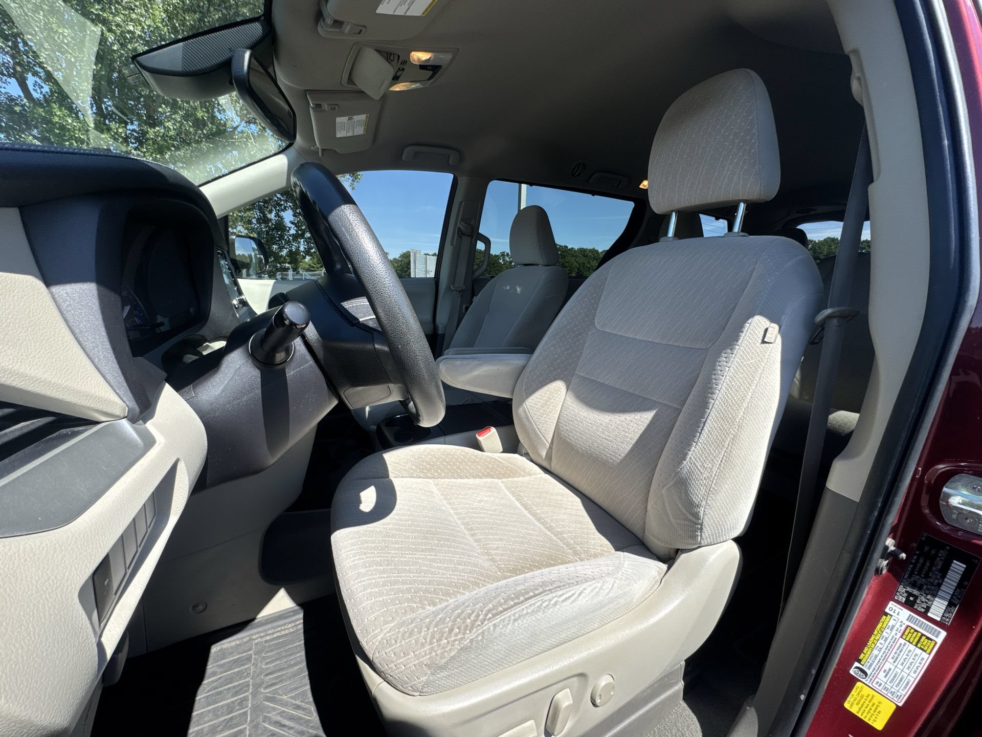 Used 2020 Toyota Sienna LE FWD image 11
