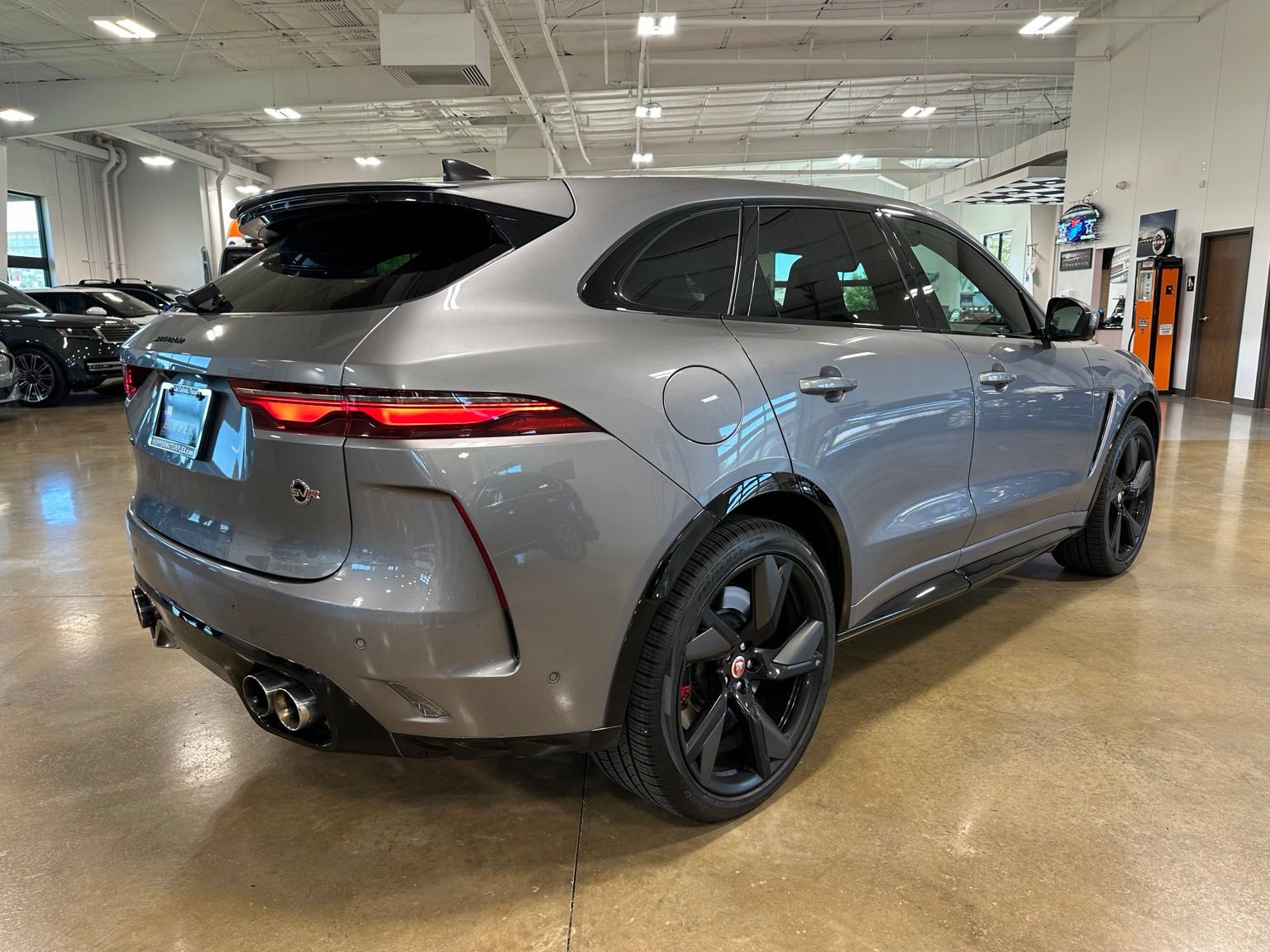Used 2023 Jaguar F-PACE SVR AWD/4WD image 8