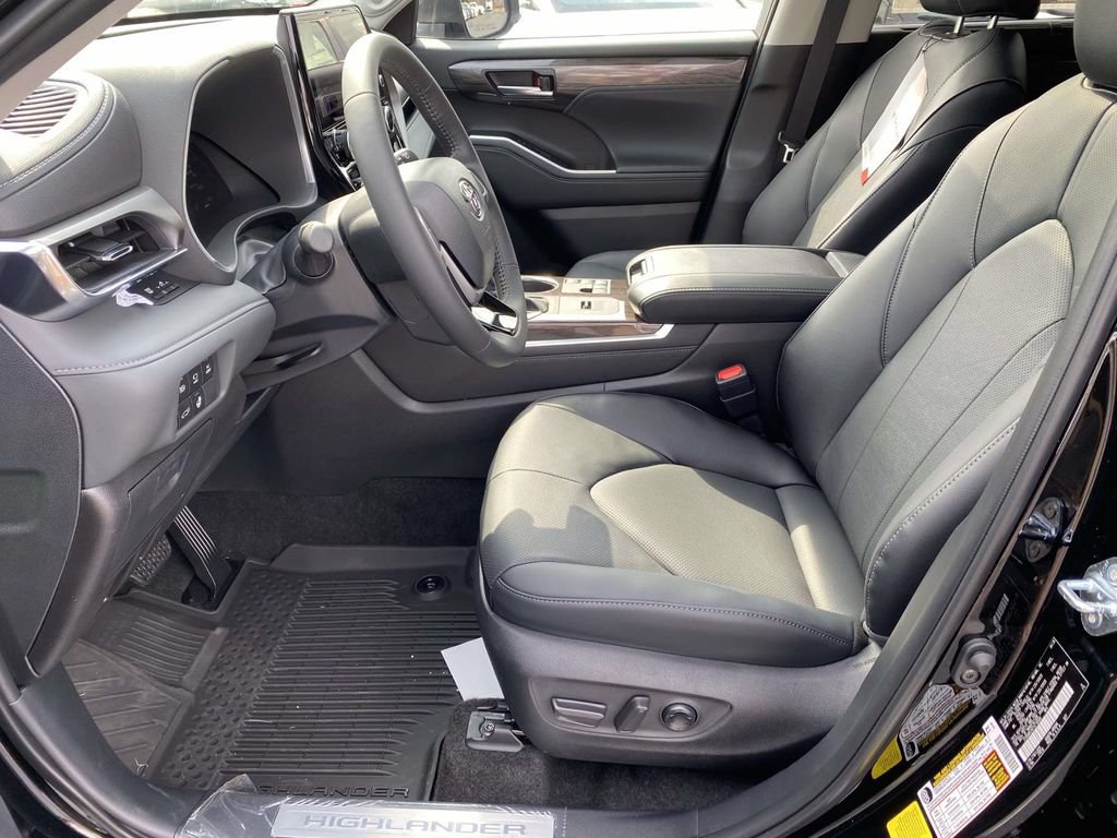 New 2026 Toyota Highlander Limited AWD/4WD image 13