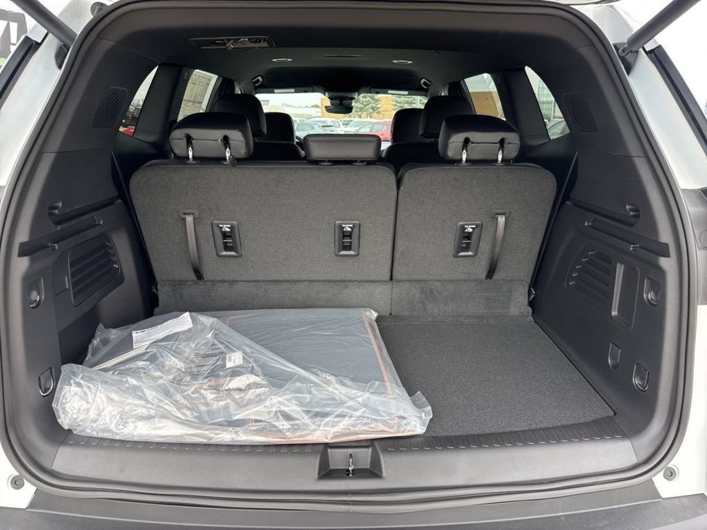 New 2026 GMC Acadia AT4 w/ Luxury Package AWD/4WD image 14