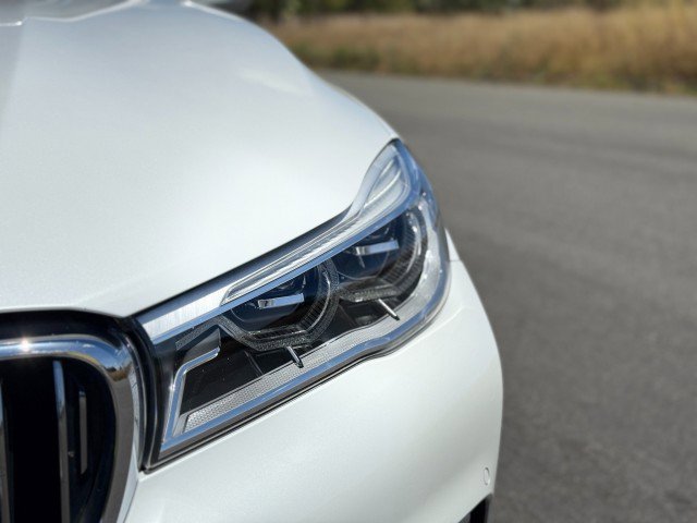 Used 2018 BMW 750i RWD image 14