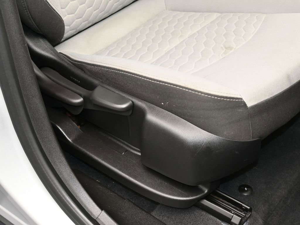 Used 2020 Chevrolet Equinox LS image 39