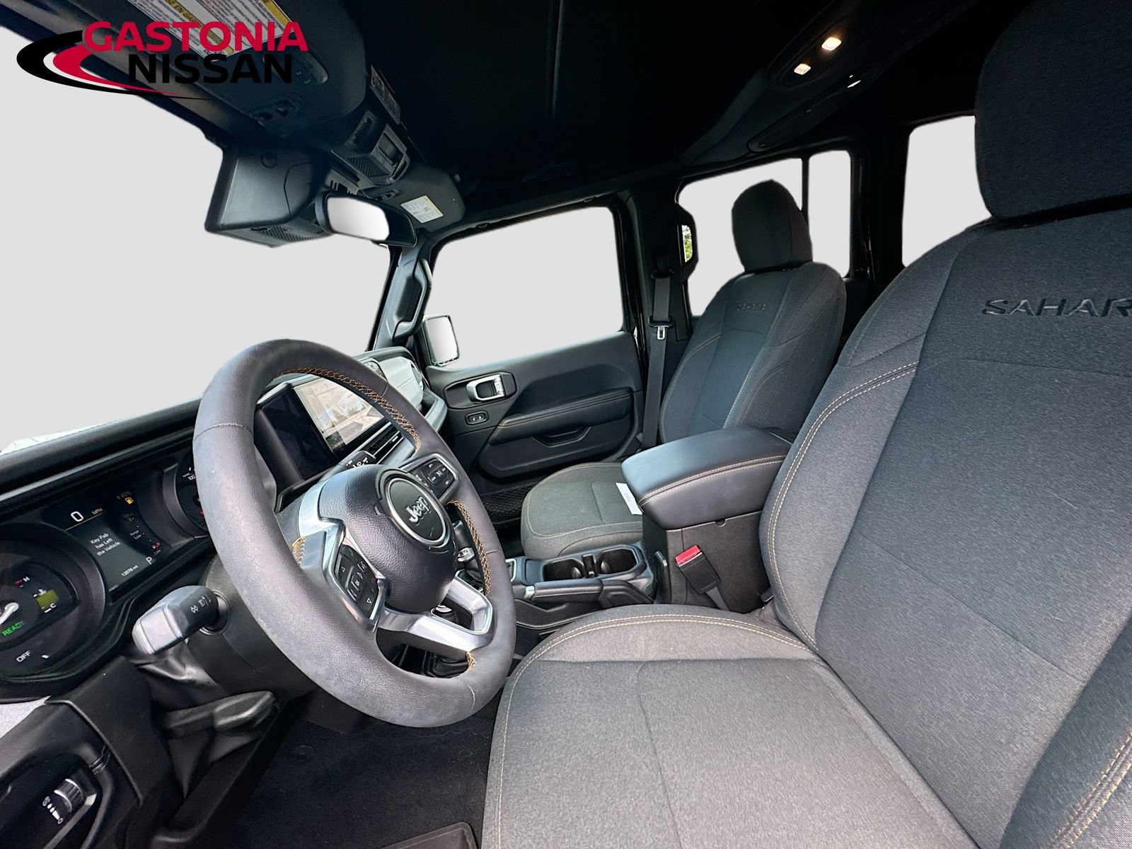 Used 2024 Jeep Wrangler Unlimited Sahara AWD/4WD image 27