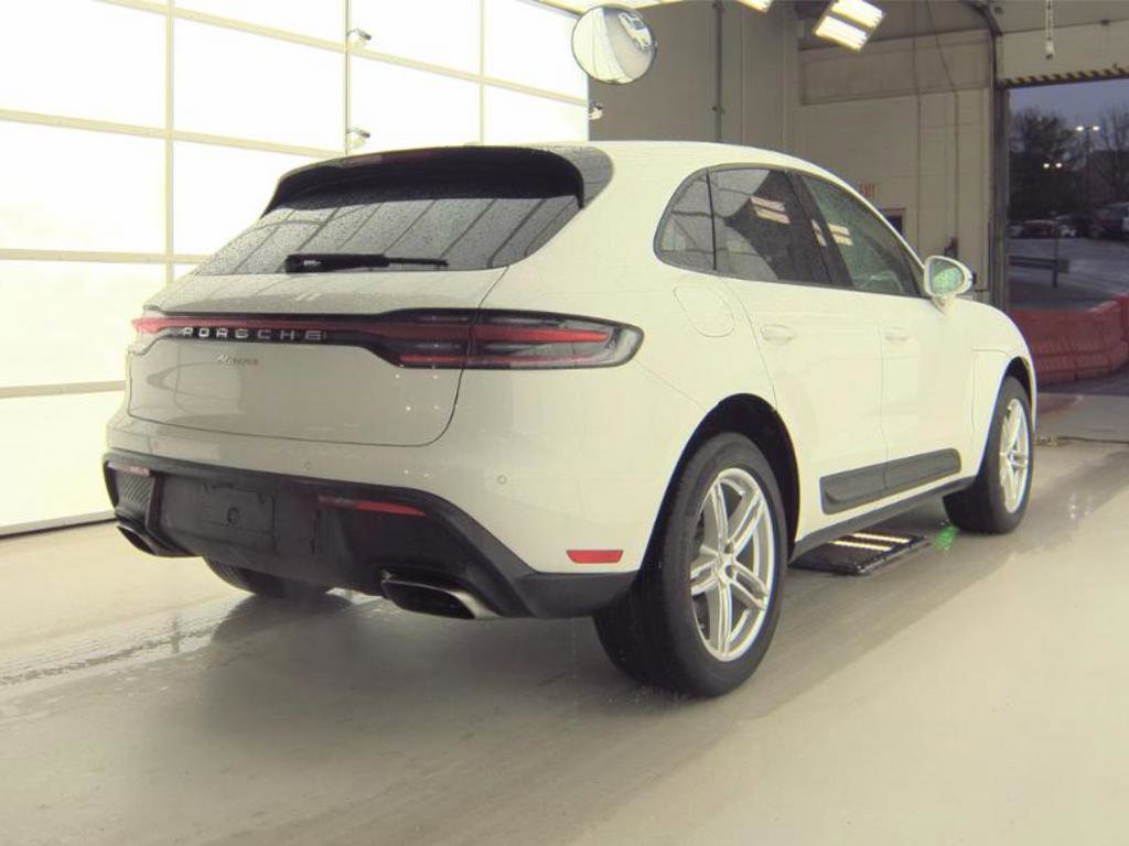 Used 2022 Porsche Macan Base image 2