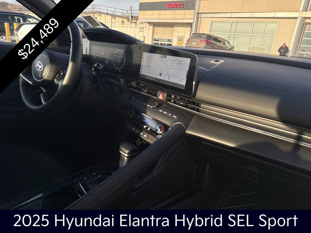 Used 2025 Hyundai Elantra SEL image 34