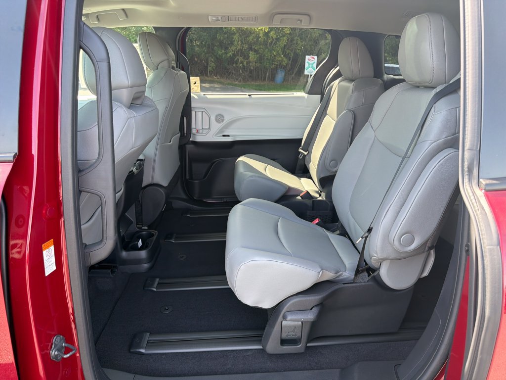 New 2026 Toyota Sienna XLE FWD image 16