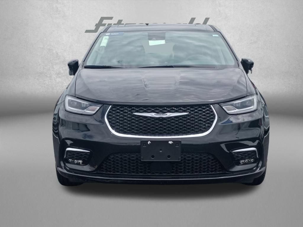 Used 2024 Chrysler Pacifica Limited FWD image 2