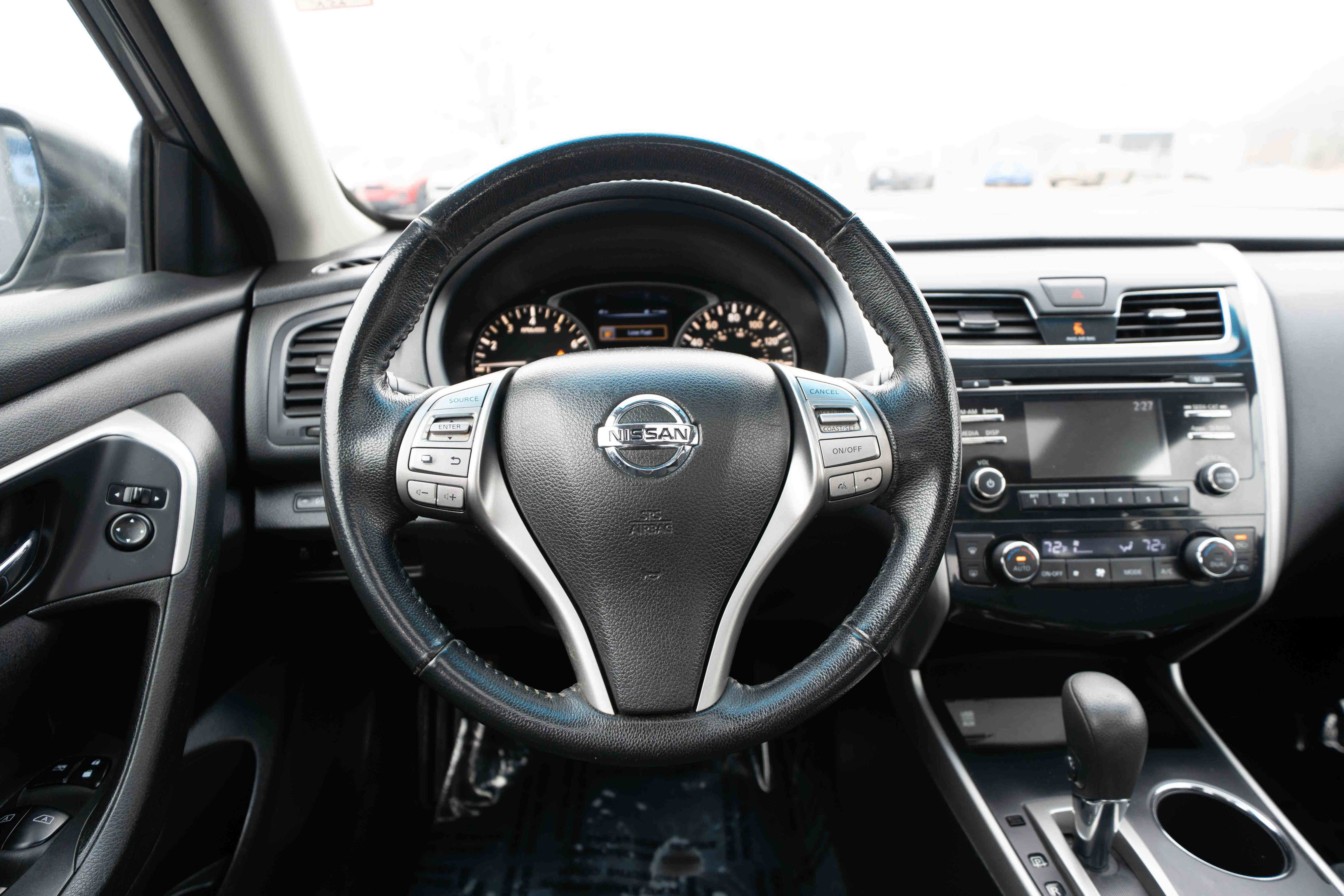 Used 2015 Nissan Altima 2.5 SV w/ Convenience Package image 21