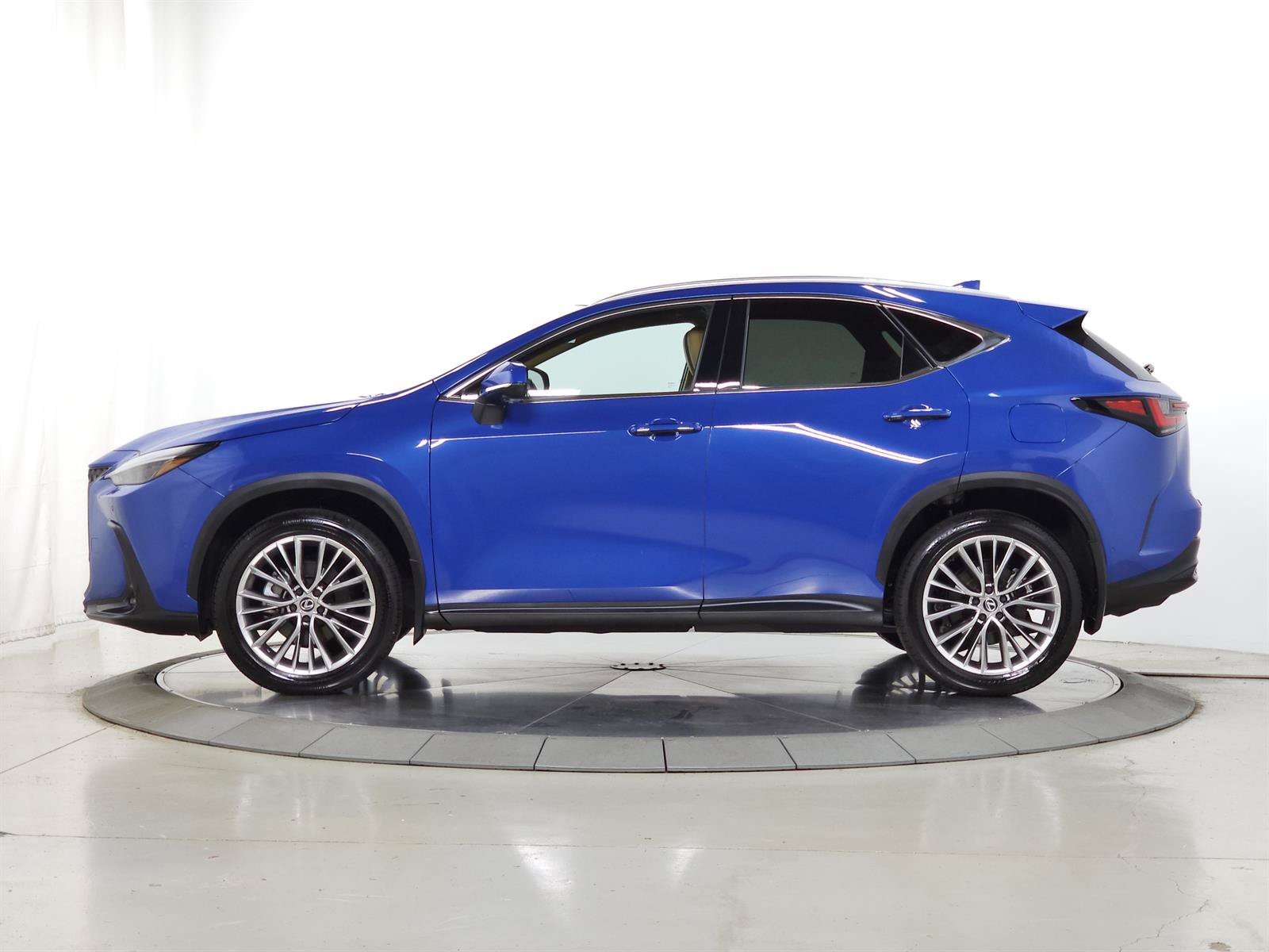 Certified 2025 Lexus NX 350 AWD w/ Accessory Package (2T) image 5