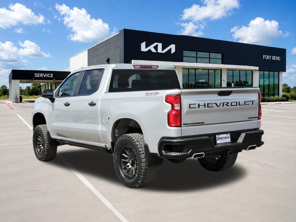Used 2021 Chevrolet Silverado 1500 Custom Trail Boss w/ LPO, Dark Essentials Package AWD/4WD image 7