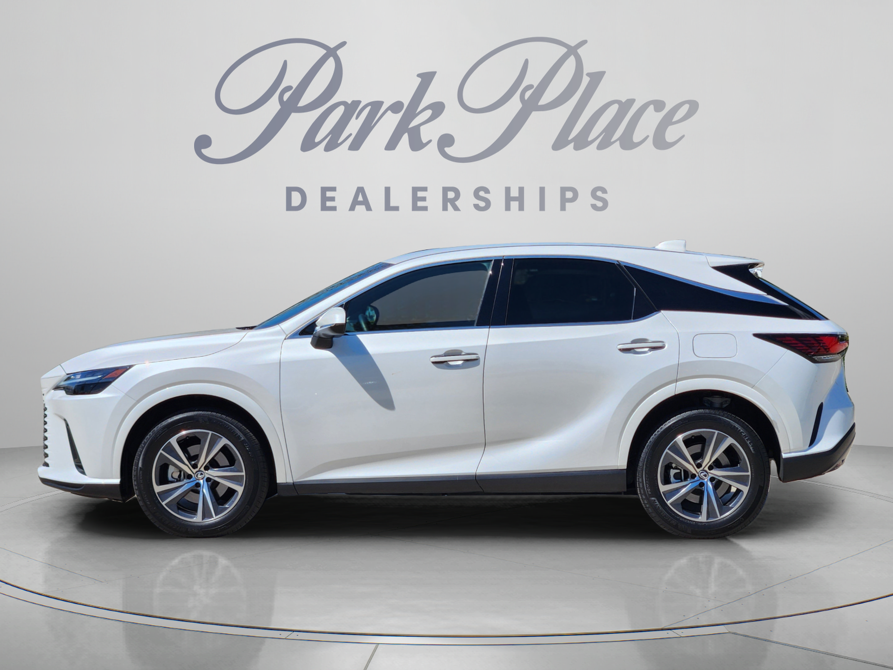 Used 2025 Lexus RX 350 FWD w/ Technology Package image 2