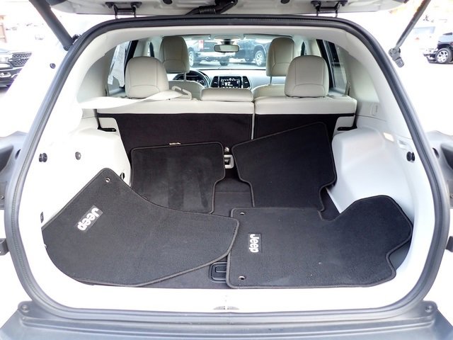 Certified 2019 Jeep Cherokee Limited w/ Trailer Tow Group image 7