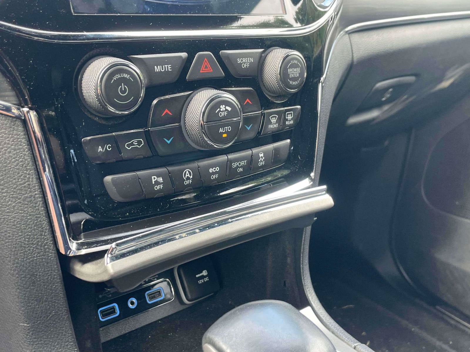 Used 2020 Jeep Grand Cherokee Limited w/ Luxury Group II AWD/4WD image 28