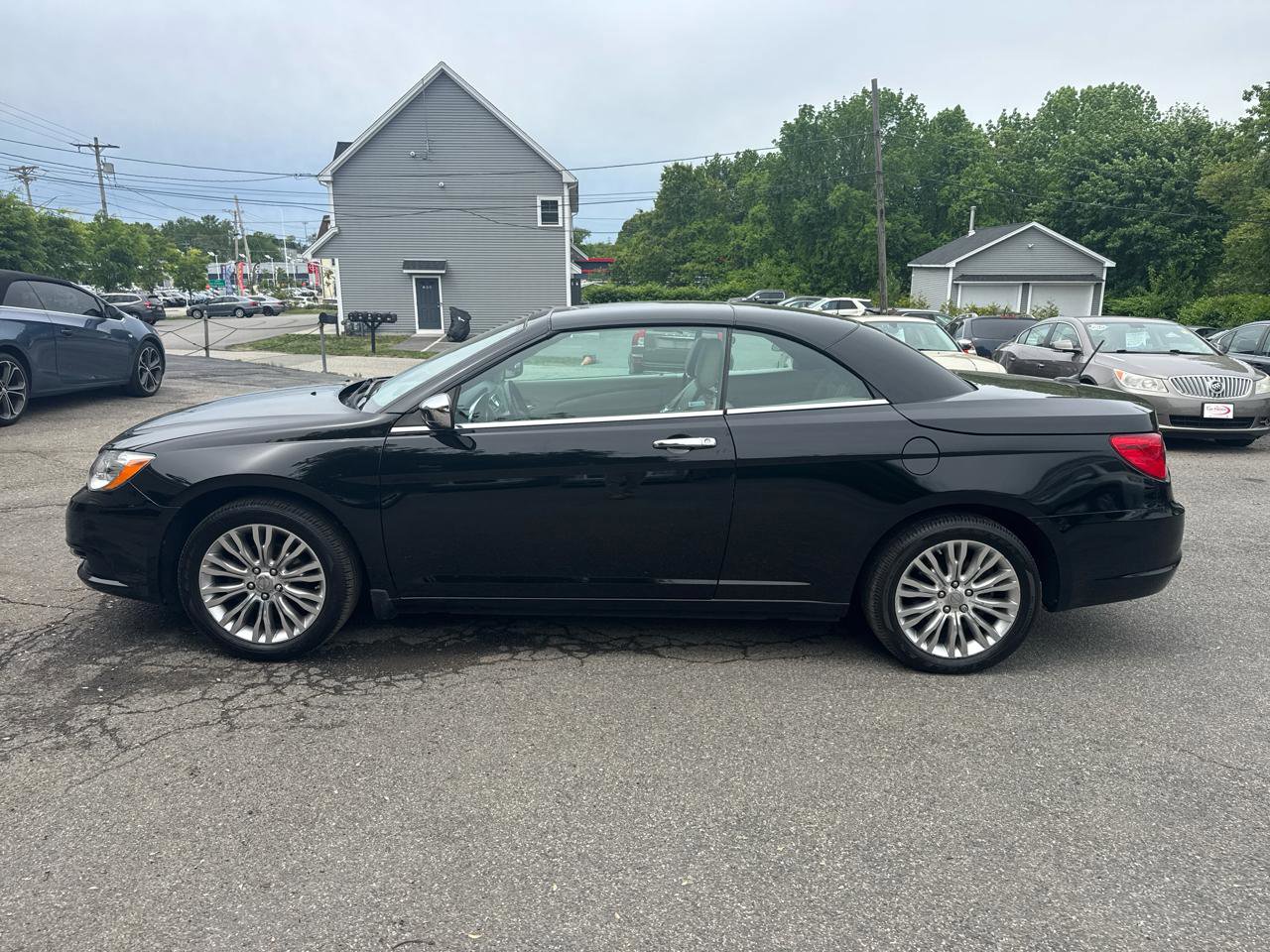 Used 2011 Chrysler 200 Limited FWD image 4