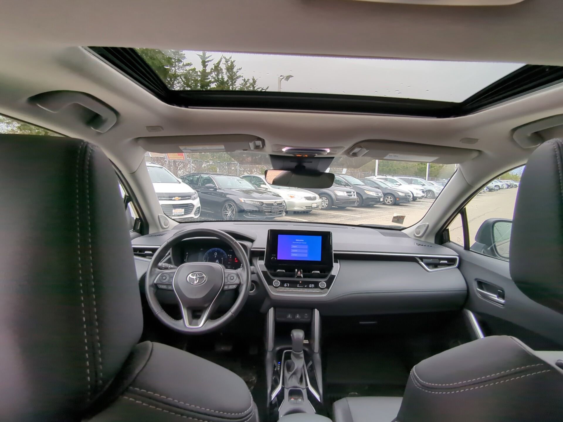 Used 2023 Toyota Corolla Cross XLE w/ Convenience Package image 11