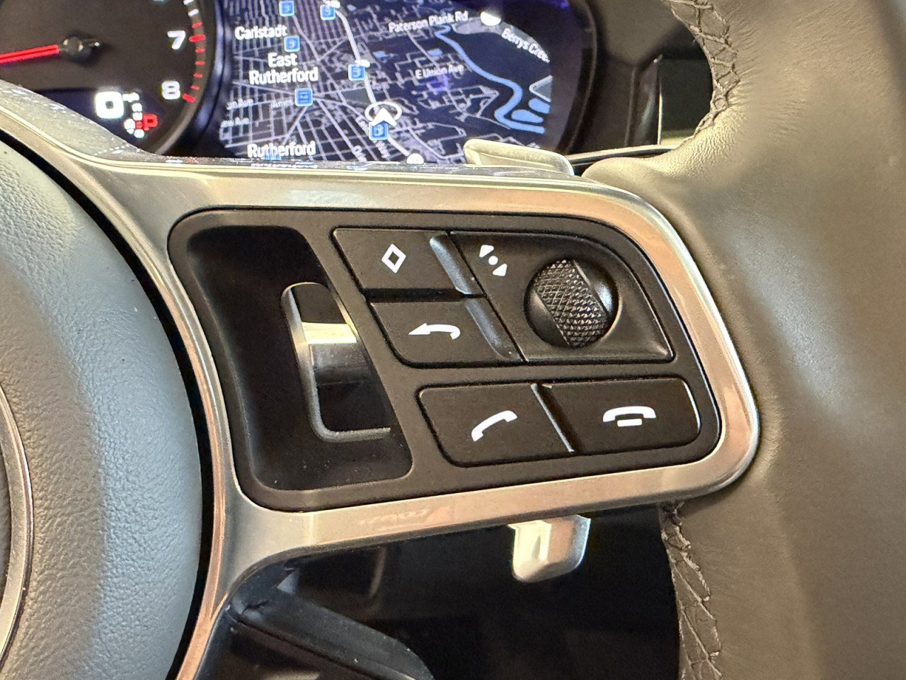 Used 2023 Porsche Cayenne Platinum Edition AWD/4WD image 11