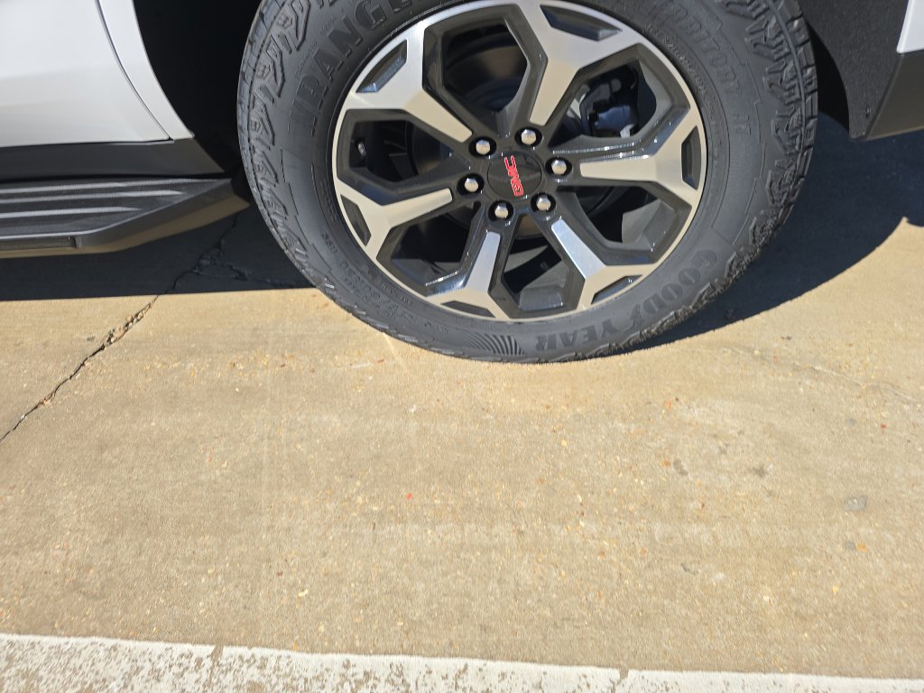 New 2026 GMC Yukon AT4 image 13