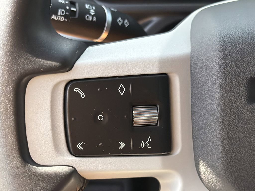 Used 2023 Land Rover Defender 130 X-Dynamic SE image 22