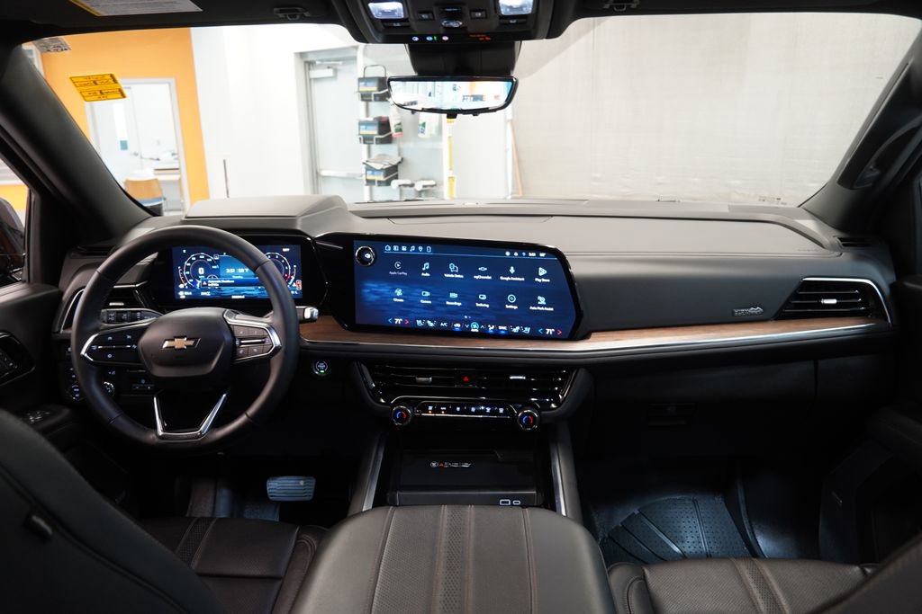 Used 2025 Chevrolet Suburban High Country AWD/4WD image 23