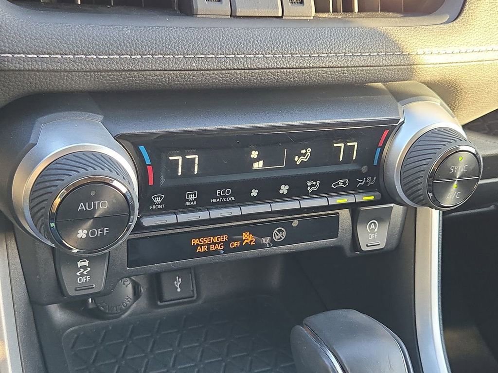 Used 2022 Toyota RAV4 XLE Premium image 25