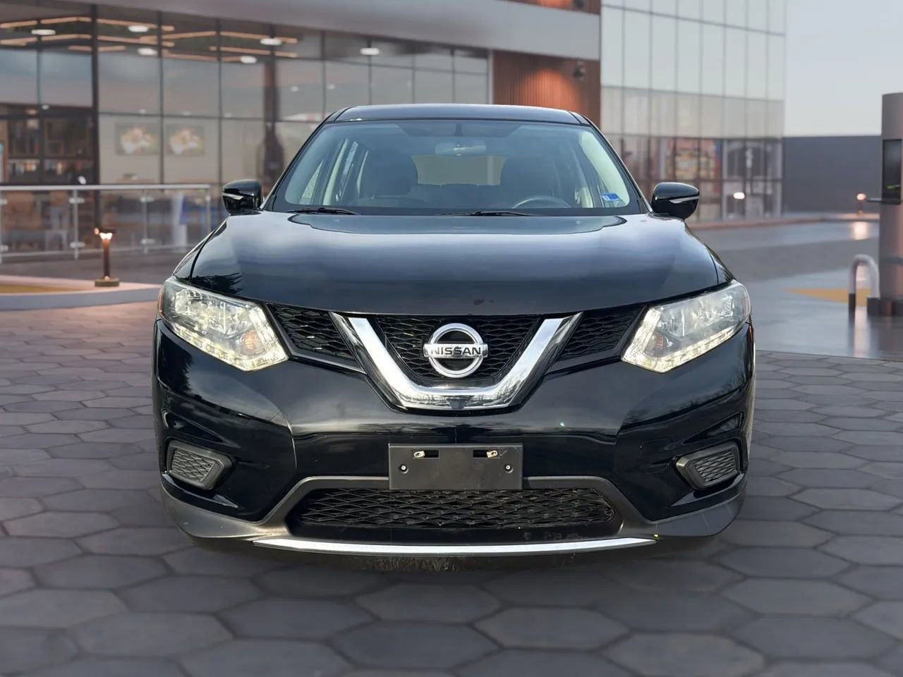 Used 2015 Nissan Rogue S image 2