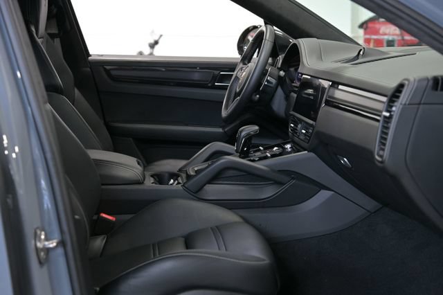 Used 2022 Porsche Cayenne Turbo GT AWD/4WD image 36