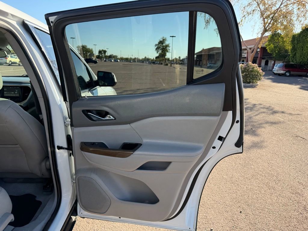 Used 2018 GMC Acadia SLE image 16