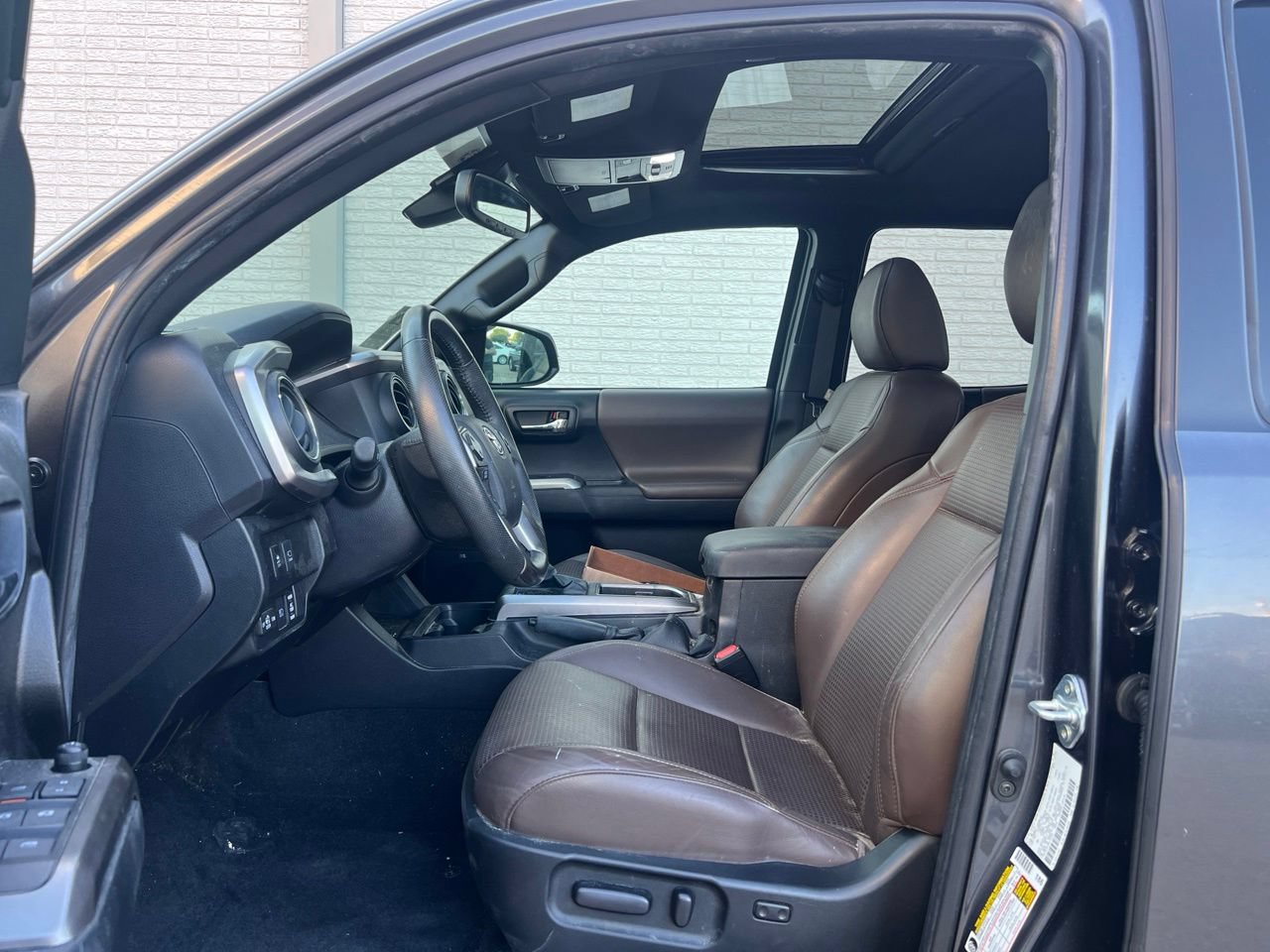 Used 2022 Toyota Tacoma Limited RWD image 9