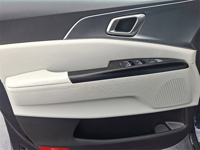 Certified 2024 Kia Carnival LX image 12