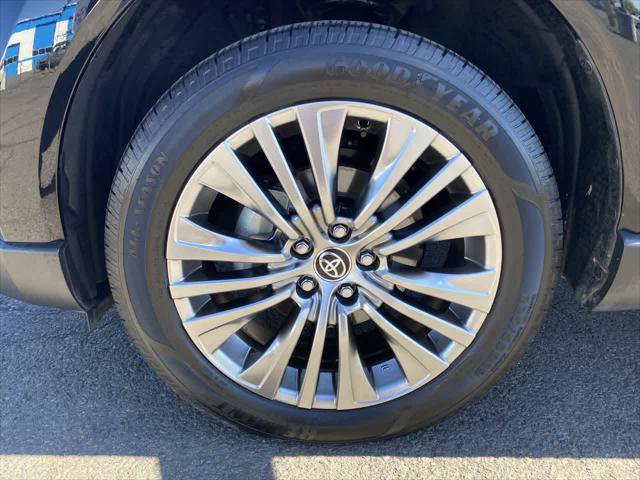 Certified 2022 Toyota Venza XLE AWD/4WD image 10