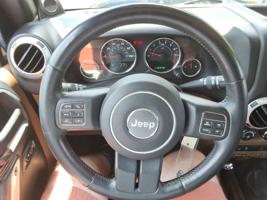 Used 2013 Jeep Wrangler Unlimited Rubicon w/ Connectivity Group AWD/4WD image 27