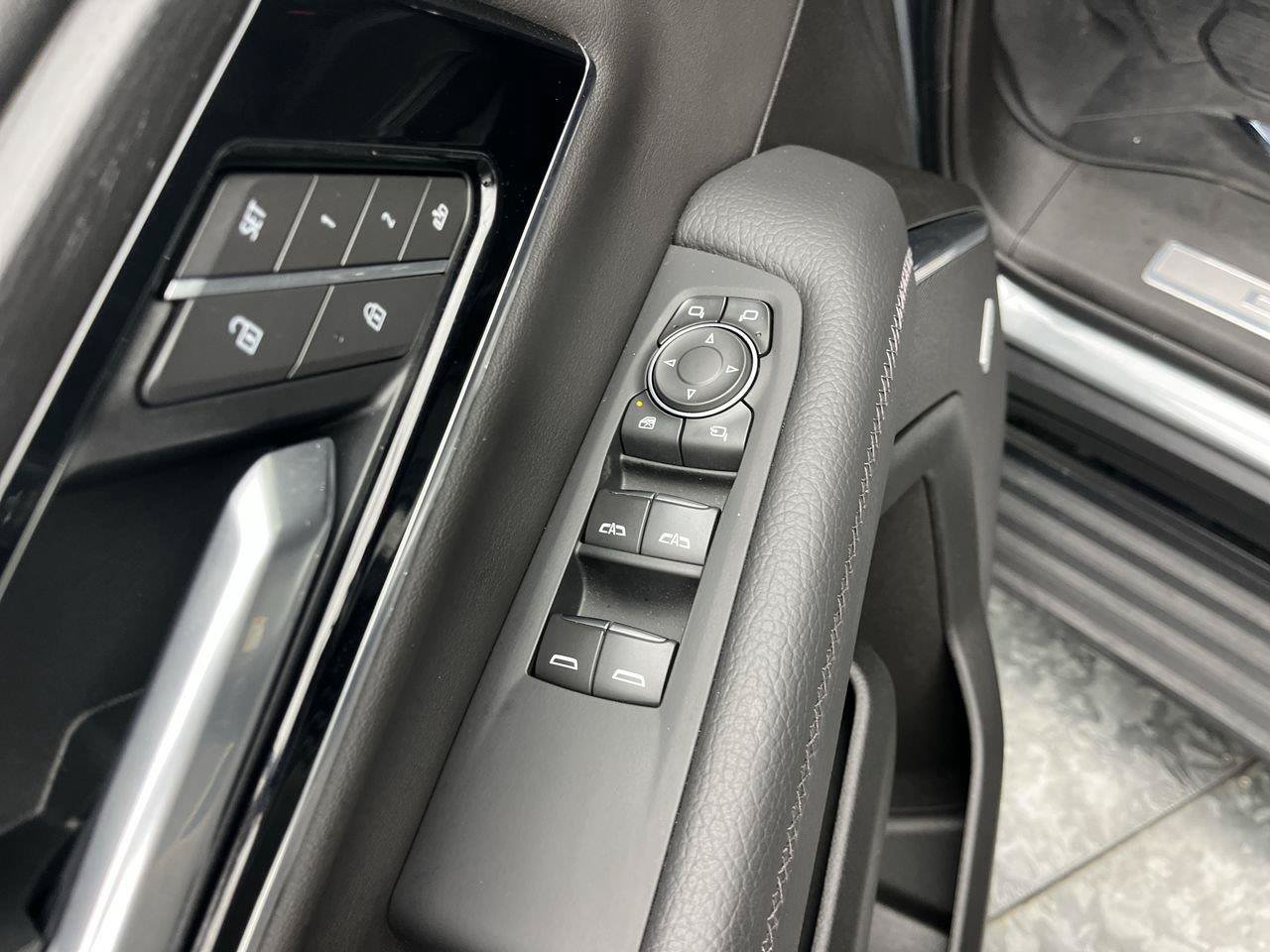 Certified 2025 GMC Yukon Denali w/ Sun & Power Step Package AWD/4WD image 10