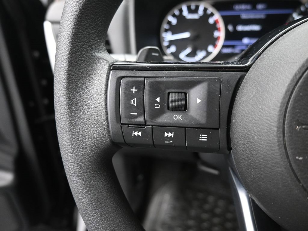 Used 2023 Nissan Rogue SV image 28