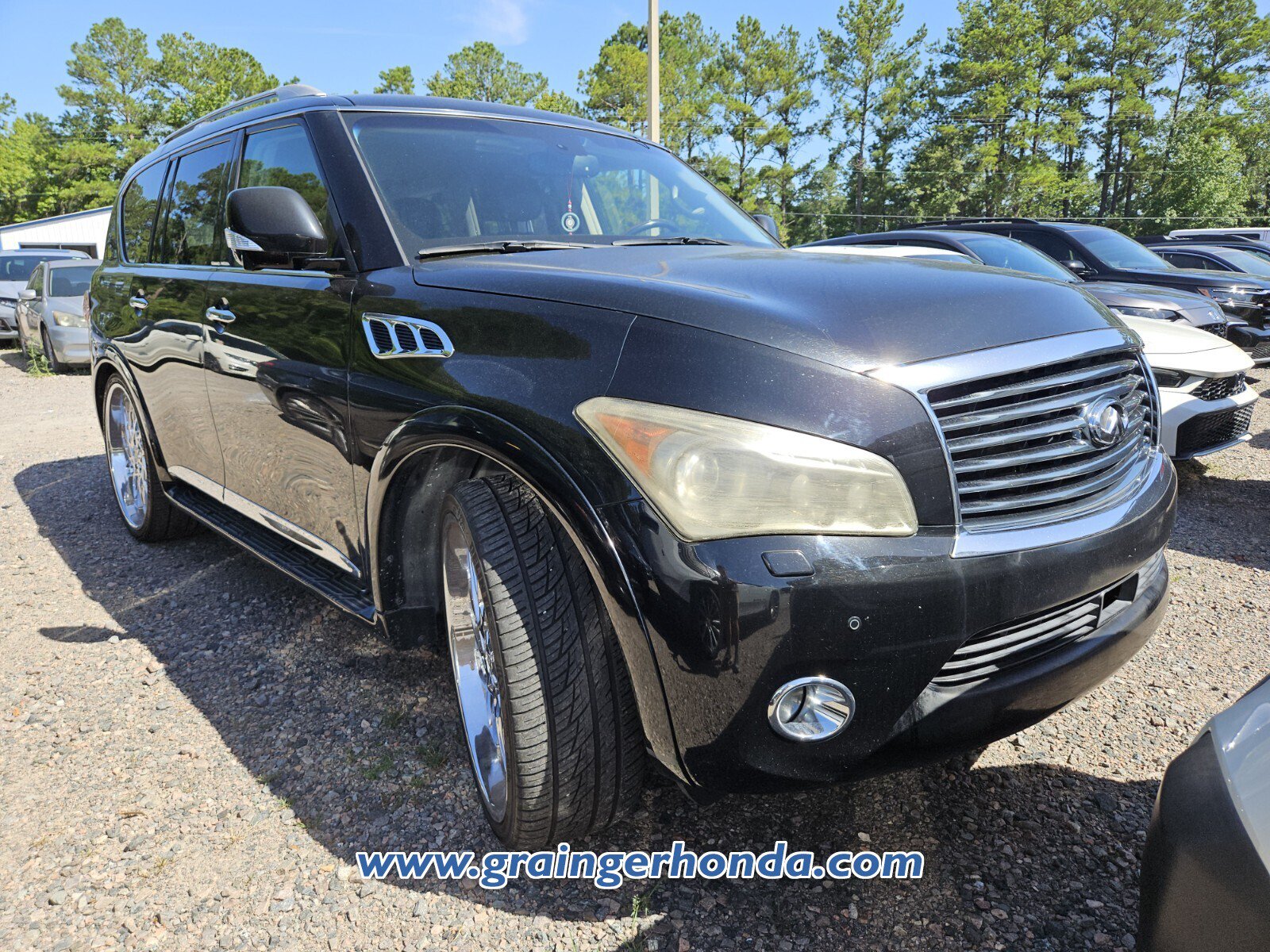 Used 2012 INFINITI QX56 4WD w/ Deluxe Touring Pkg image 3