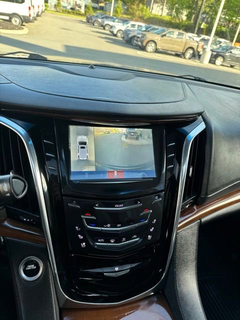 Used 2018 Cadillac Escalade Luxury AWD/4WD image 30