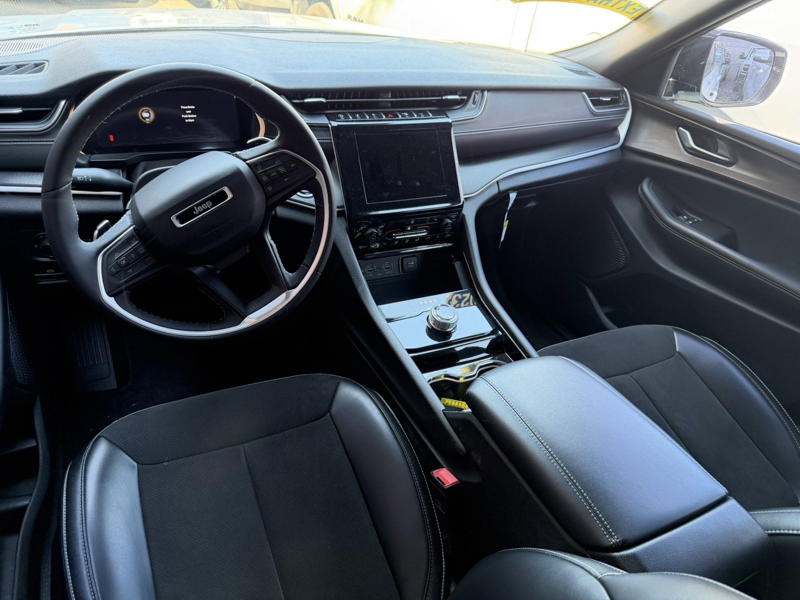 Used 2023 Jeep Grand Cherokee Altitude image 10