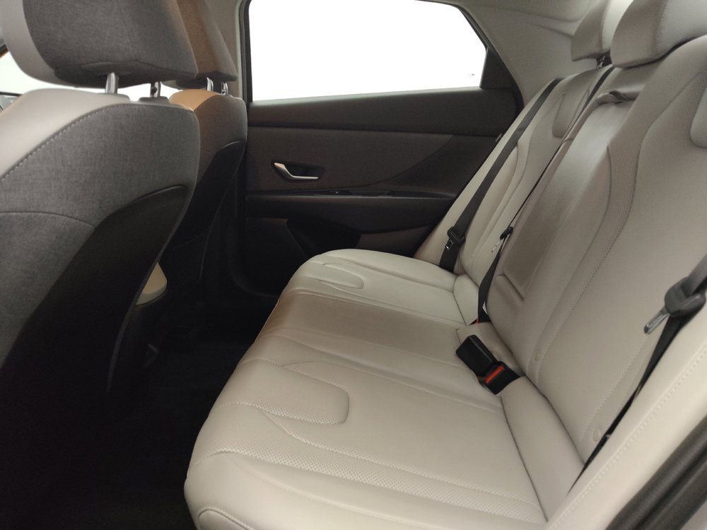 Used 2025 Hyundai Elantra Limited FWD image 18