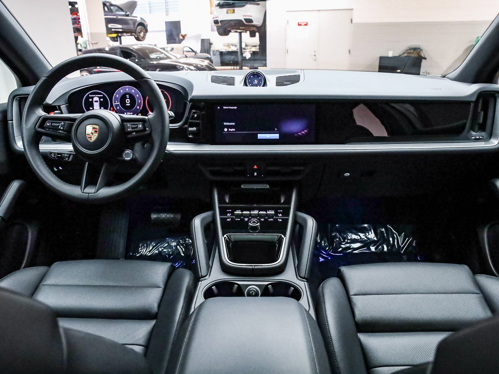 Used 2025 Porsche Cayenne image 16