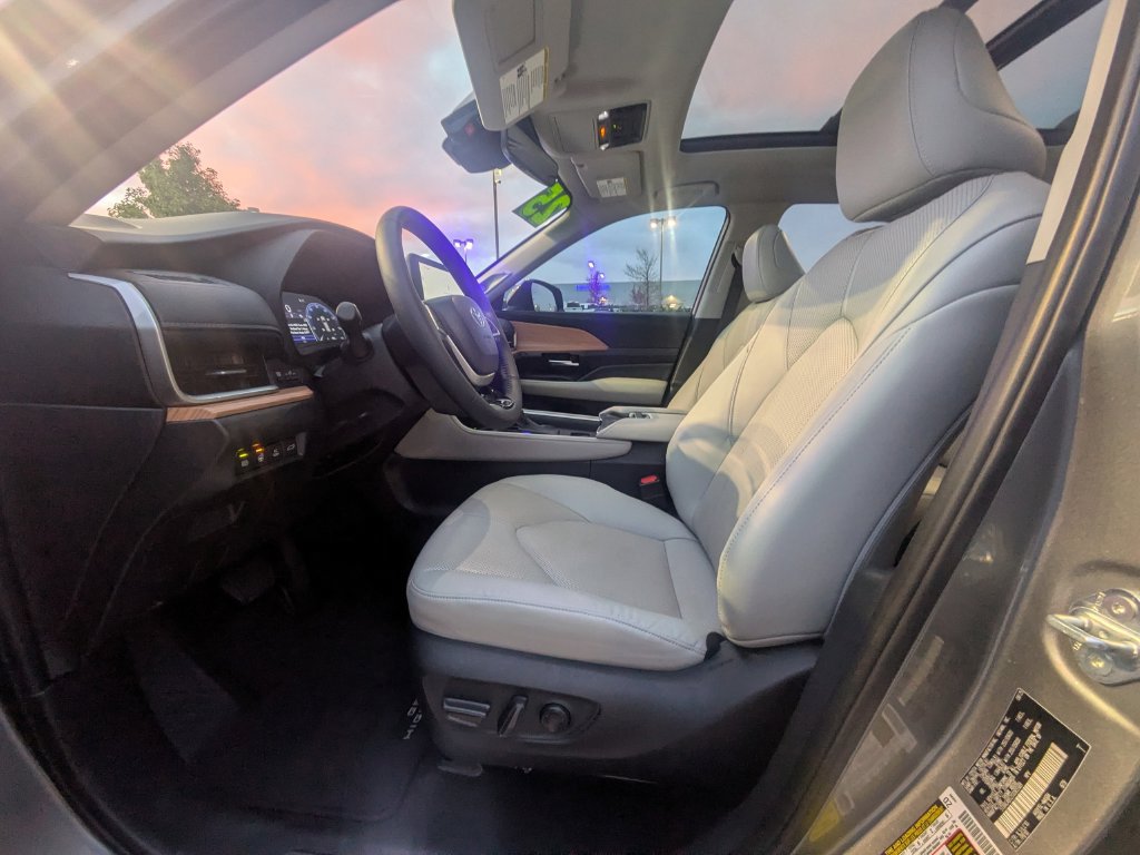 Used 2025 Toyota Grand Highlander AWD Hybrid image 13