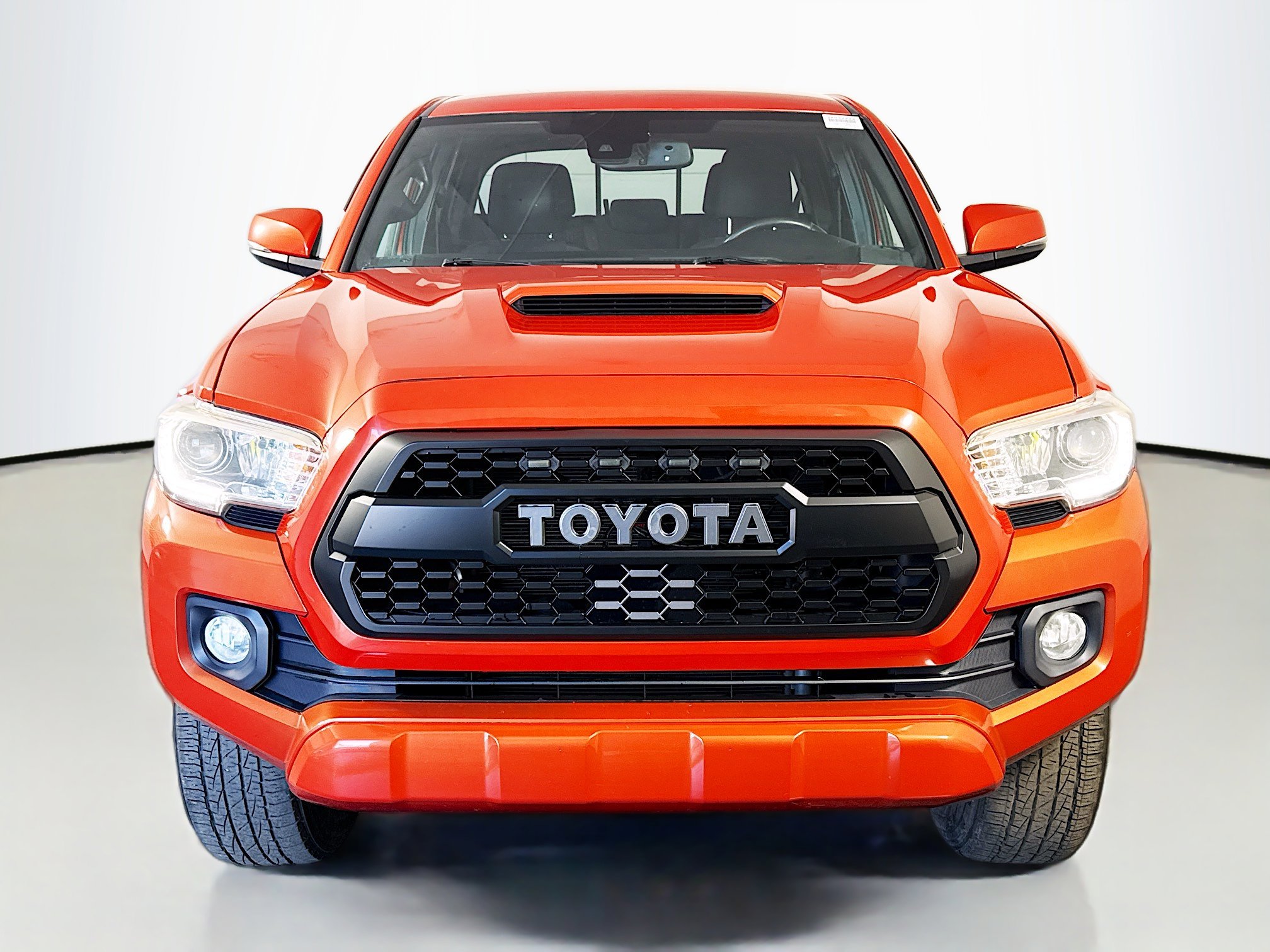 Used 2018 Toyota Tacoma SR5 image 2
