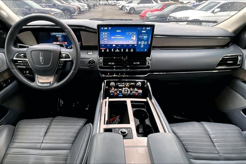 Used 2024 Lincoln Navigator L Black Label AWD/4WD image 18