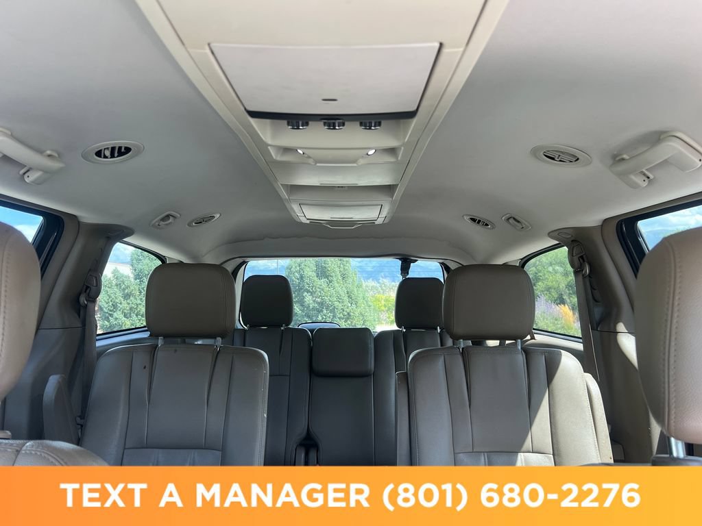 Used 2016 Chrysler Town & Country Touring FWD image 29