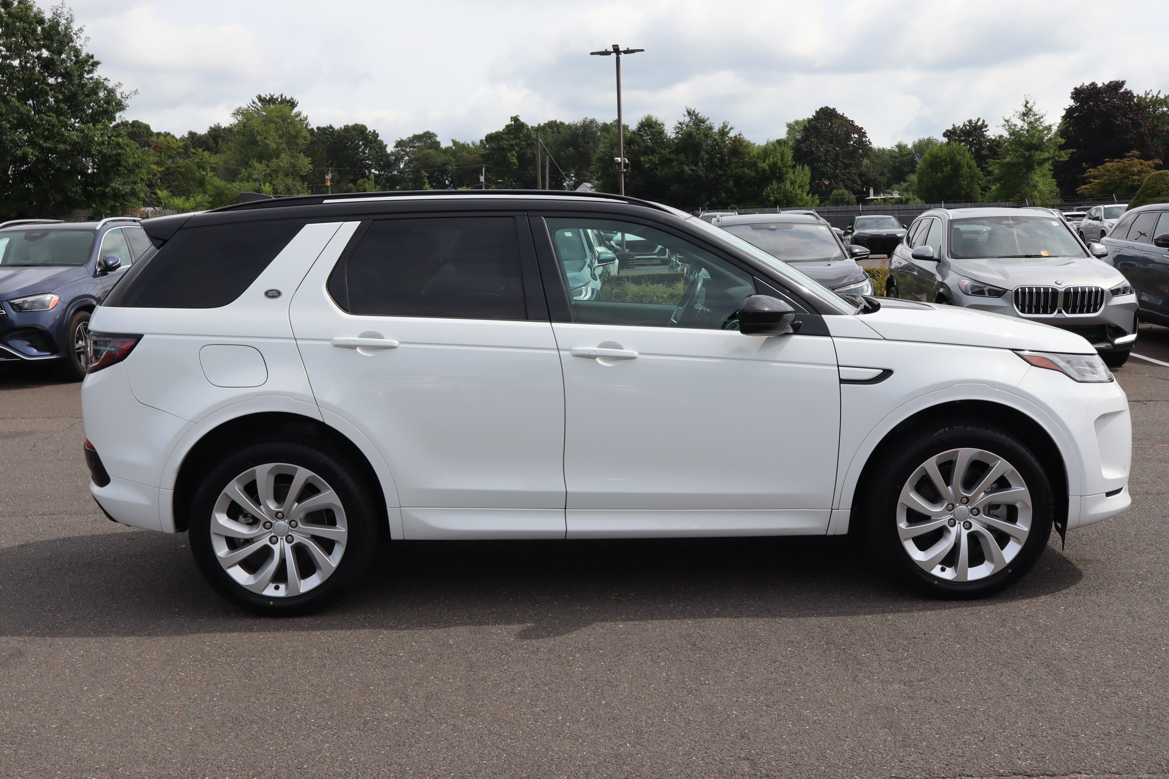 Used 2022 Land Rover Discovery Sport S R-Dynamic AWD/4WD image 4